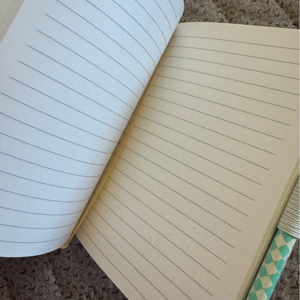 Set of 2 Smiley Face lined paper Notebooks( one w/ a 😀pen)1 hardcover,1 soft
